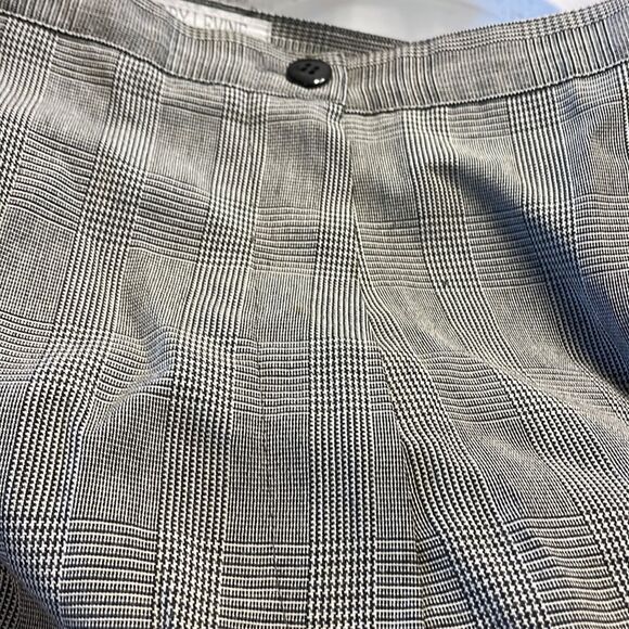 Larry Levine Black & White Stripped Woman’s Slacks - Picture 10 of 10